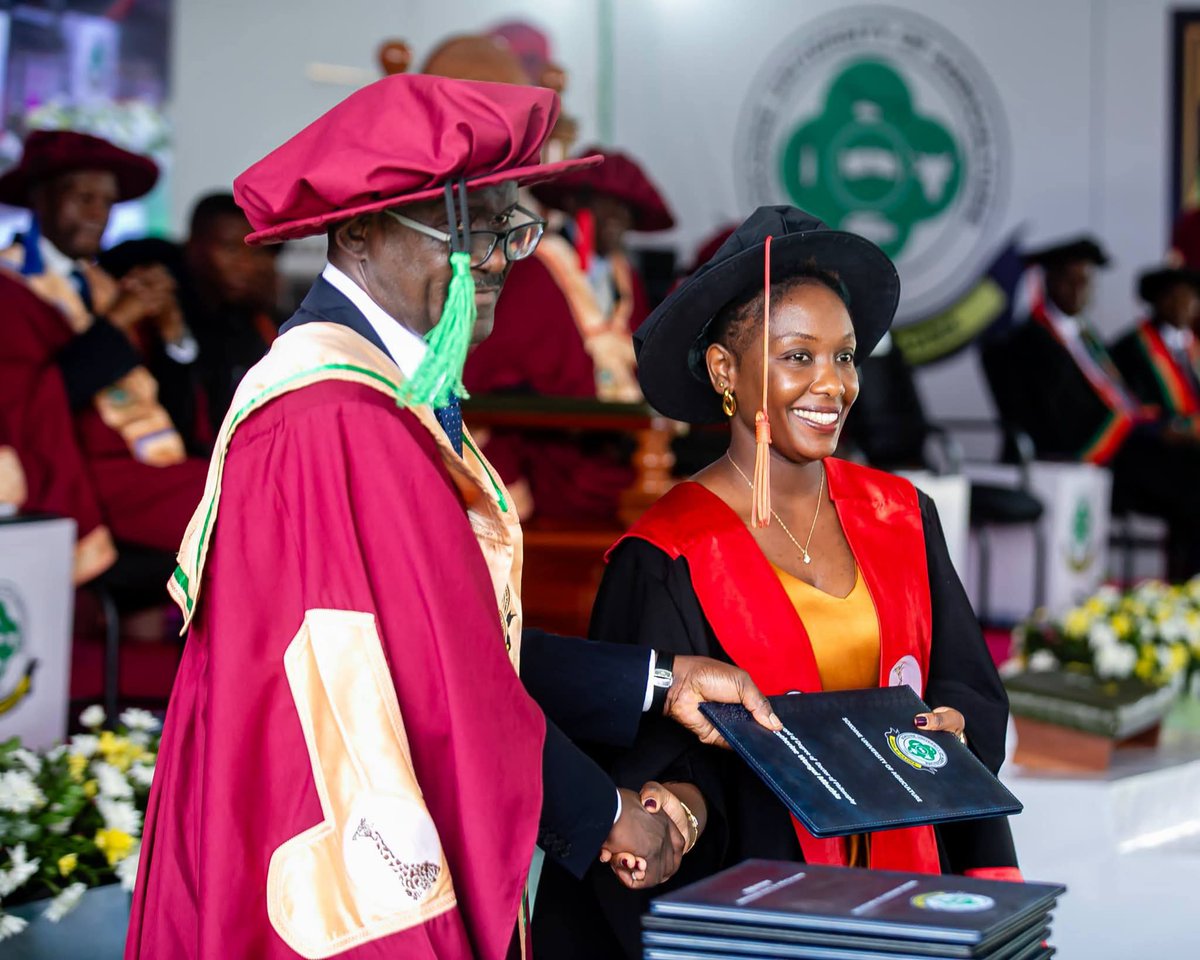 PasetRsif's tweet photo. 🎓Congratulations, Dr Catherine Wangui Mbuthia 🇰🇪 on earning your PhD from @SokoineU , Tanzania! 🇹🇿
Her research explored the role of little stints in the occurrence of multidrug-resistant E. coli in Kenya. Advancing science for a healthier Africa!
#PASETRSIF #AfricanScientists https://t.co/w3SQnz3MC6