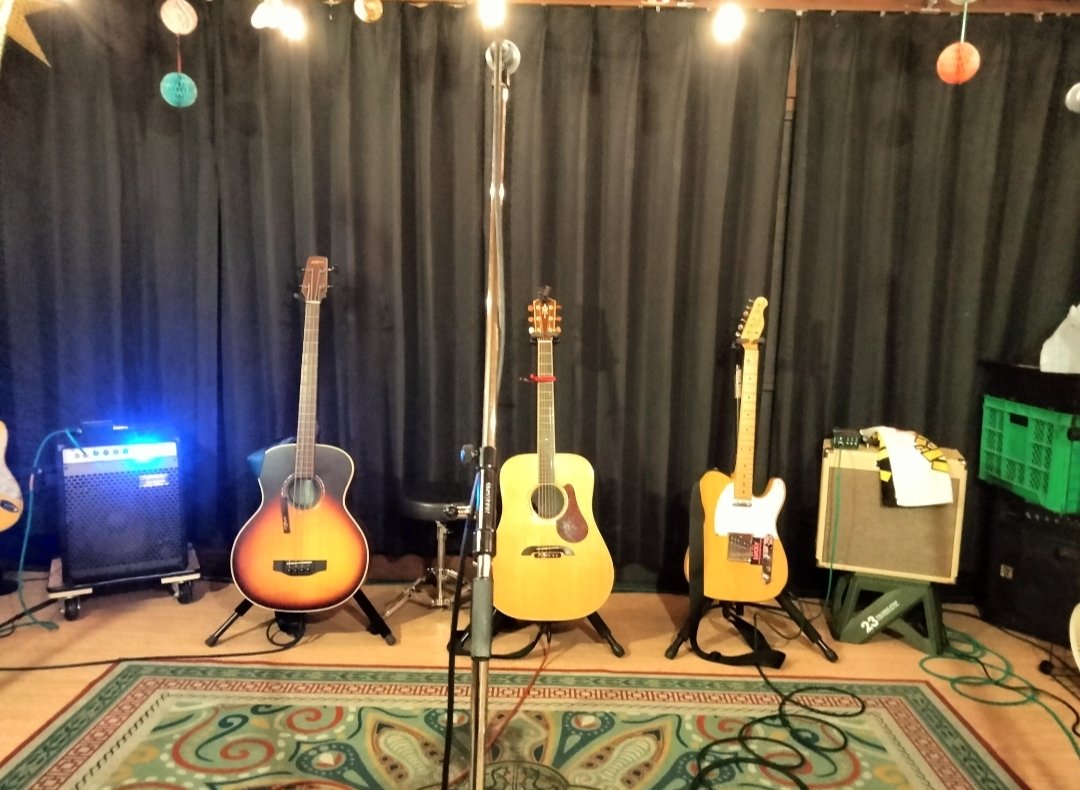 fujifaichika's tweet photo. 今日は熊谷モルタルレコードにてGOINGのライブ「三匹がいく2026秋」へ行ってきました♪
春も良かったが、秋もめちゃくちゃ良かった!
素生さんの声とても素敵でした。帰り際に握手もしていただきありがとうございます😊
#GUG
#三匹がいく https://t.co/gxyYJ2vTIK