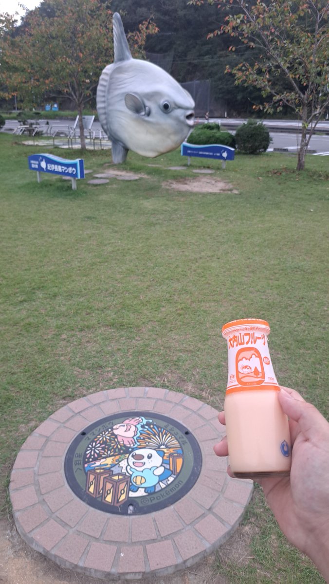 012JOBU's tweet photo. 所要で熊野の近くまで来たので、熊野市観光協会の凪あす交流ノートに書き込み

今回初めて丸山千枚田に行ってきたので、稲刈り衣装の美海を描いてきました https://t.co/ApTyWeYrRc