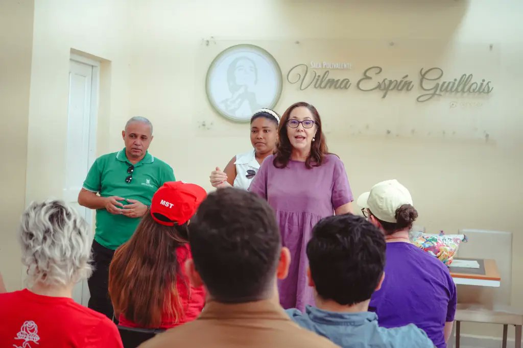 MarioJPenton's tweet photo. 🇨🇺 Danny Valdez, asesor del alcalde de Nueva York, Zohran Mamdani, viajó a Cuba en octubre de 2023 junto a una delegación de Socialistas Democráticos de América (DSA). Según un diario de viaje eliminado y obtenido por el New York Post, el grupo se reunió con Miguel Díaz-Canel para coordinar esfuerzos para levantar el embargo estadounidense. Valdez calificó el encuentro como un logro.

🍹 Mientras millones de cubanos sufren escasez y pobreza, la delegación disfrutó de una estancia en el hotel cinco estrellas Grand Aston Habana, con piscina en la azotea, gimnasio, bares y restaurantes, además de comidas en establecimientos exclusivos. El propio Valdez reconoció que vivieron una experiencia «anormalmente lujosa» en comparación con las condiciones que enfrenta la población.

⚠️ Valdez ha defendido públicamente al régimen y al sistema de vigilancia de los Comités de Defensa de la Revolución (CDR), pese a reconocer que su propio abuelo estuvo preso durante seis años por motivos políticos.

❌En 2026, fundó la organización Cuban Americans for Cuba, dedicada a promover el levantamiento del embargo estadounidense. La delegación de la DSA se reunió con numerosas figuras políticas cubanas de alto perfil durante su visita de cuatro días, entre ellas Mariela Castro, sobrina de Fidel Castro, en el Centro Nacional de Educación Sexual (CENESEX) de la Isla.

🔴En agosto, la DSA publicó un homenaje titulado «100 años de Fidel», pese a que el líder cubano reprimió la disidencia y llevó la economía de la exuberante isla tropical a la ruina. «Fidel fue un organizador, un luchador y sigue siendo un símbolo inquebrantable de la lucha antiimperialista y la autodeterminación del Sur Global», afirmó el comunicado

El New York Post aclara que ni Valdez ni los integrantes de la delegación han sido acusados de delitos relacionados con el viaje.

THE NEW YORK POST