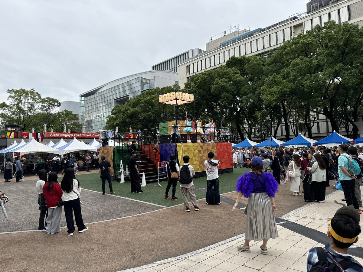MitchellNoviter's tweet photo. 先週末、「ONE ASIA WORLD CROSSROADS FESTIVAL」に遊びに行きました！

「第20回 アジア競技大会」の最終日、たまたま閉会式やセレモニーを見る事が出来ました！大型スクリーンに照明、大迫力のステージでした！

まさか、栄のど真ん中で盆踊りをする時が来るとは思わなかったなぁ・・・（しみじみ） https://t.co/R2sUtPd6ML