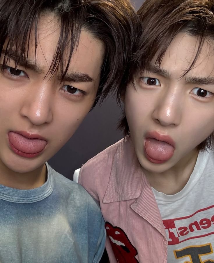 LovesickKeonho's tweet photo. @LovesickAyon Lihat Sayang, ada yang mau jadi MOD game harus disembah dulu, kata aku sih malam ini kita kasih melet aja yaaaaaa https://t.co/L3oVw91B1L