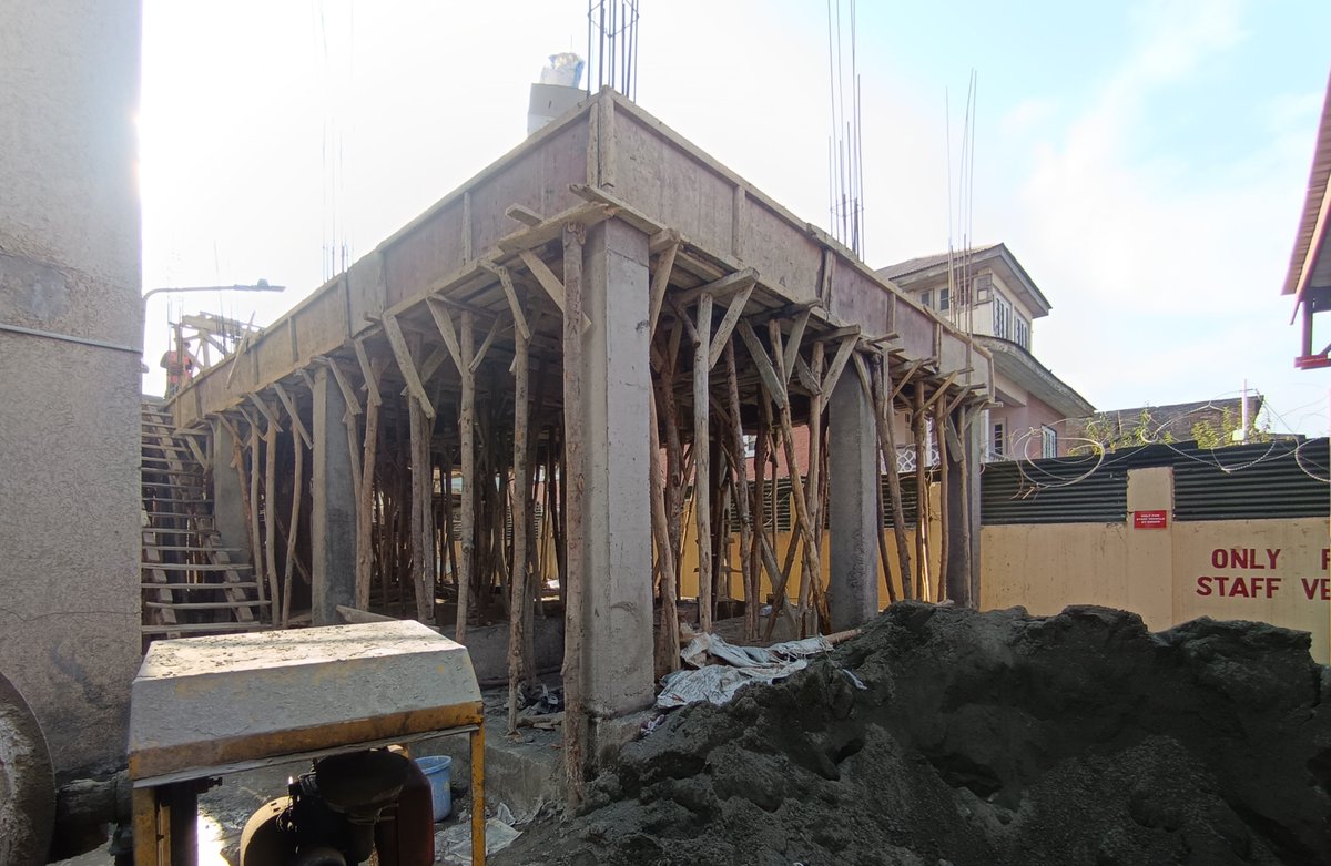 srinagaradmin's tweet photo. DC Srinagar @akshaylabroo inspects progress in construction of District Circuit House, Bemina &amp; Additional Accommodation Block of Sainik Bhawan

Emphasizes expeditious execution, strict adherence to prescribed quality standards and timely completion of projects
@diprjk https://t.co/GJzaxR0dEO