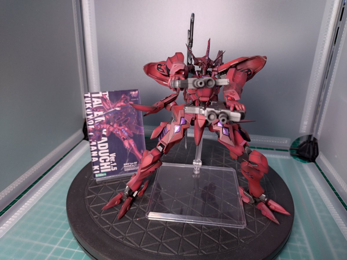shironekogame1's tweet photo. 今日で武御雷月詠真那機が完成しました〜ヽ(｡>▽<｡)ﾉ
今回も毎度ながら黒立ち上げからのサザビーレッド艶消し塗装で仕上げてます〜(´,,>ω<,,`)
各部クリアパーツや色分け部分はクリアバイオレットでキャンディ塗装しています〜(๑´ω`๑)
さて次は何作ろうかな〜(* ॑꒳ ॑*  ) https://t.co/wtDp9NM1ki
