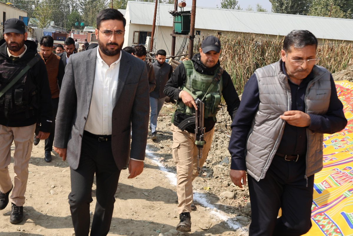 srinagaradmin's tweet photo. DC Srinagar @akshaylabroo inspects progress in construction of District Circuit House, Bemina &amp; Additional Accommodation Block of Sainik Bhawan

Emphasizes expeditious execution, strict adherence to prescribed quality standards and timely completion of projects
@diprjk https://t.co/GJzaxR0dEO