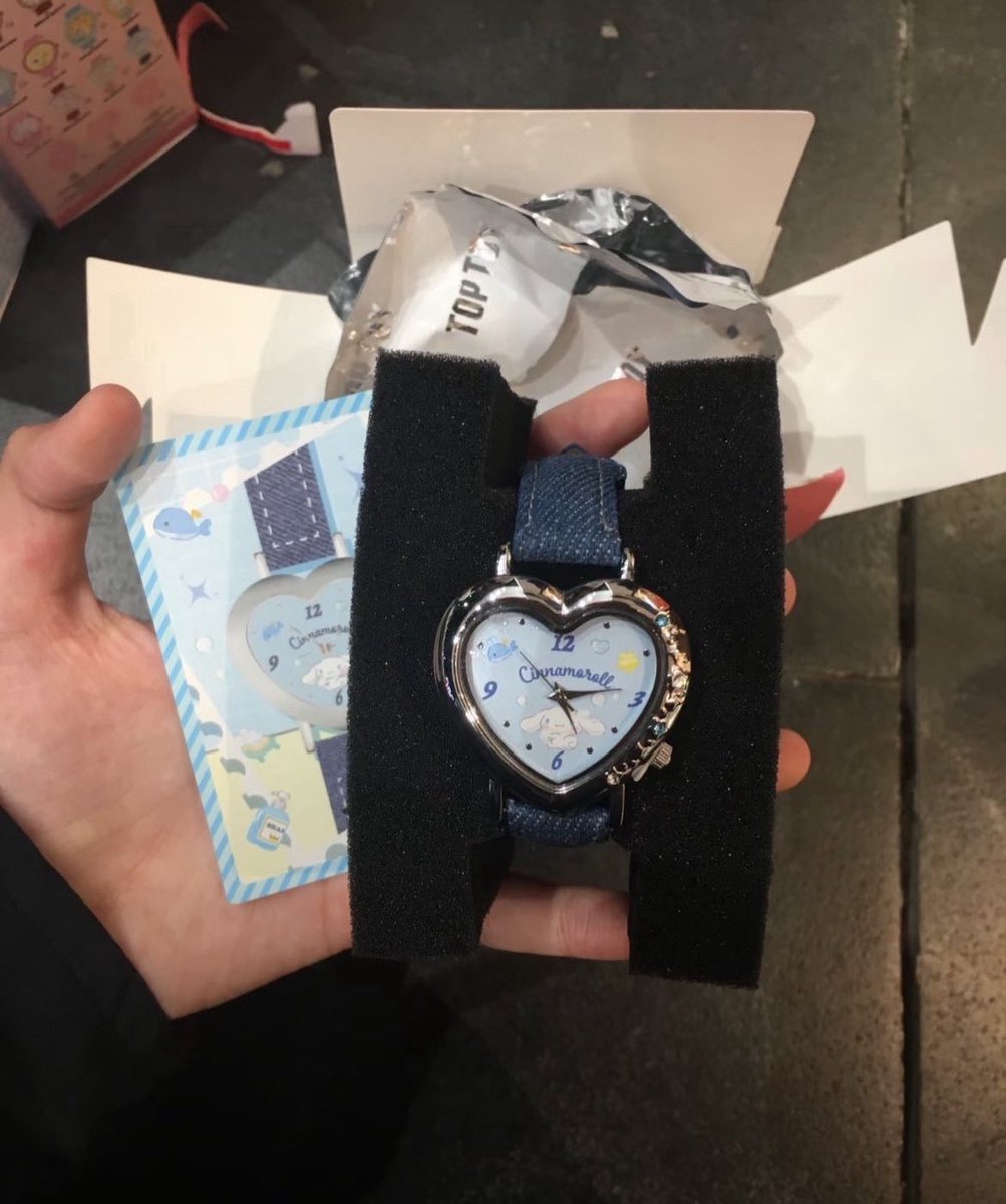 dJejingga's tweet photo. DEYM... BLIND BOX JAM TANGAN VERSI SANRIO INI CANTIK BANGET https://t.co/UxphTp0XI8