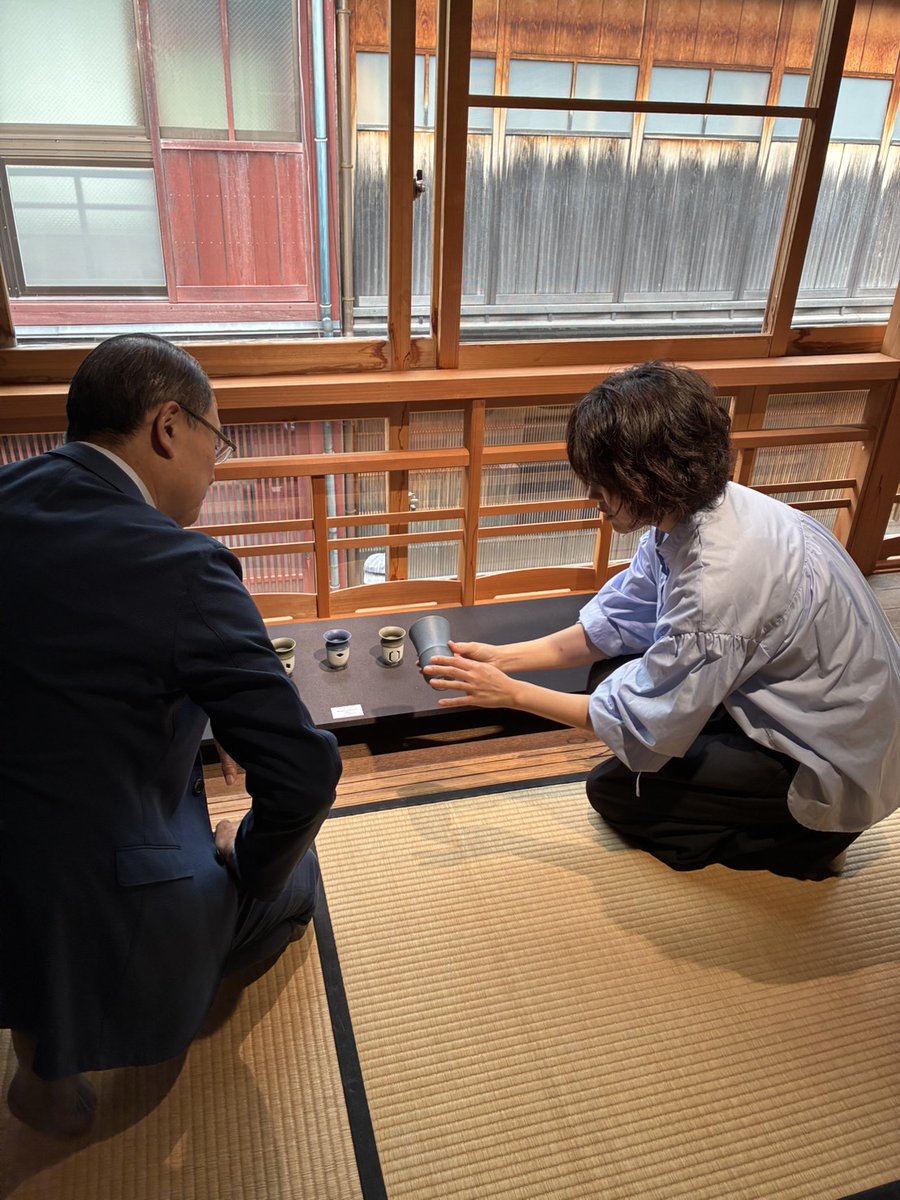 y_yamano's tweet photo. 【九谷技術研修所研究科研修生による展示即売会】

　10月12日、金沢市東山にある「縁煌 2F ギャラリー」にて。10月8～13日の期間。県外出張を含めた公務の関係でこの日にお伺いすることになる。遅くなってすみません。

　5名の若手の作家さんたちによる展示会。まだ修行中ではあるが、それだけに挑戦的な作品ばかり。お時間に都合のつく方はぜひに足を運んでほしい。そうしてもらえることが若い作家さんたちの大きな励みになる。