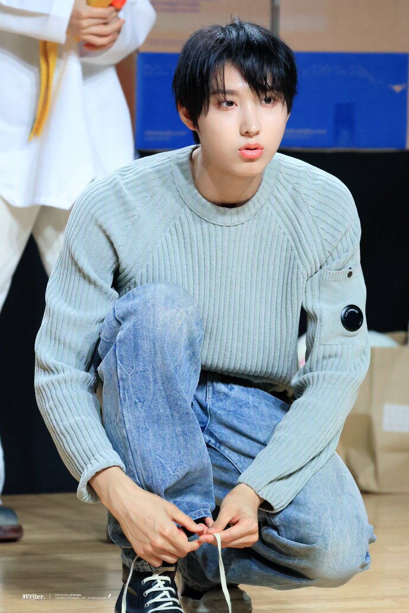 WritingFor_0502's tweet photo. 261012 알라딘

#주왕 #ジュワン #JUWANG
#KickFlip #킥플립 https://t.co/VmR2nlx8OH