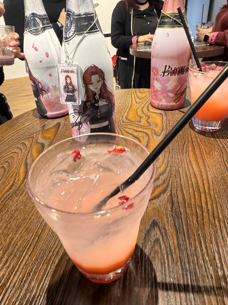 77hirosuke77's tweet photo. もーーーーほんとに何から何まで凄かった!
今回のライブは大成功で間違いないでしょ!
みんなでシャンパン乾杯して、だべってお疲れ様言って、ご飯食べて!
そして何よりちゃんと「アンコール」ができた!
またリアイベで会いましょ〜!
#FFFF
#ファムぬい
#ファム・ファタル_ブルーミングシー https://t.co/2kHAzZte8l