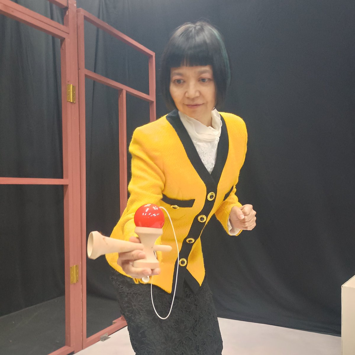 TamamiE_yama's tweet photo. KOTH第三回公演『Return of the 舞台』無事終演いたしました。温かいご声援誠にありがとうございました。友人がお子さん連れで観に来てくれました。「ネギを振り回しながら歌いけん玉を失敗するお母さんの友達」、いかがでしたでしょうか。
#舞台rotb https://t.co/gD0NRQbZBa