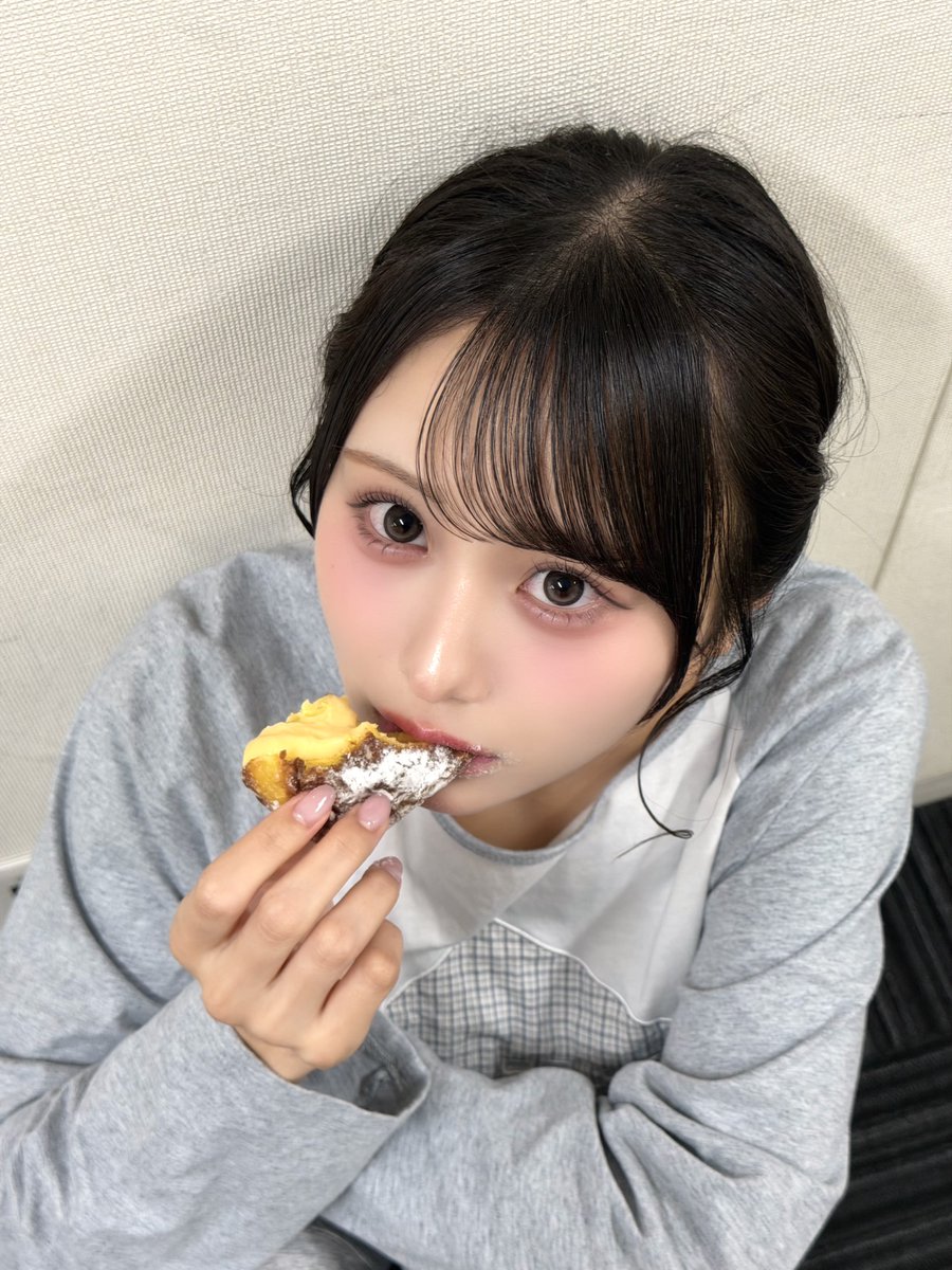ogi_hana_'s tweet photo. 写真を撮る時間が無さすぎて（ ;  ; ）
お仕事終わりにドーナツを食す🍩 https://t.co/WKREDKnv1B
