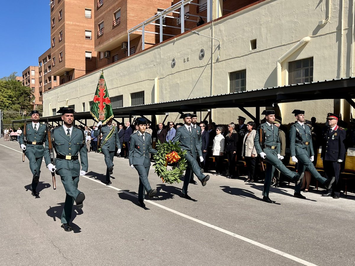 paerialleida's tweet photo. @flarrosa ha participat en el lliurament de condecoracions i reconeixements, així com en l’homenatge als membres del cos difunts 🎖️ 🕊️

@crismoronmolina @gUrbanaLleida https://t.co/85mC7hI3SN