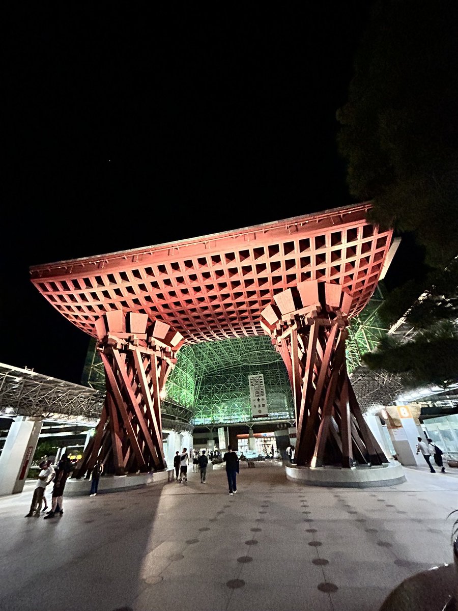 ViJUSHocgi2xkYK's tweet photo. 金沢に昨年行ったけど、

唯一の心残りは

二日酔いで、市場の海鮮の匂いで吐きそうになって何も食べられなかったこと🥲

今年はリベンジしたいところ。 https://t.co/NkwfZIsIOp