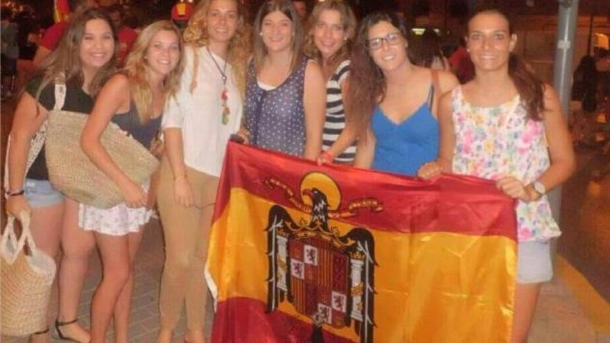 Famelica_legion's tweet photo. Que alguien les cuente a estas desgraciadas que con Franco las mujeres no podían abrir una cuenta bancaria, trabajar o comprar una casa sin permiso de su marido, que considerado "jefe de familia", podía incluso dar los hijos en adopción sin consentimiento materno.

#12deOctubre https://t.co/kIXpgBpFYI