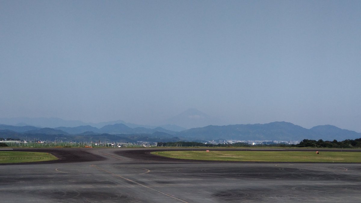 Momiji_POST's tweet photo. 新金谷駅から車で15分の富士山静岡空港でもポストカードを購入

ちびまる子ちゃんと、静岡県の美しい風景写真カードが揃っていました

ここは牧之原台地で高台なのに2025年に駐車場が冠水したので注意書きがありました

空港には新しい静岡土産を扱っていて面白かったです https://t.co/PGGZxdITyk