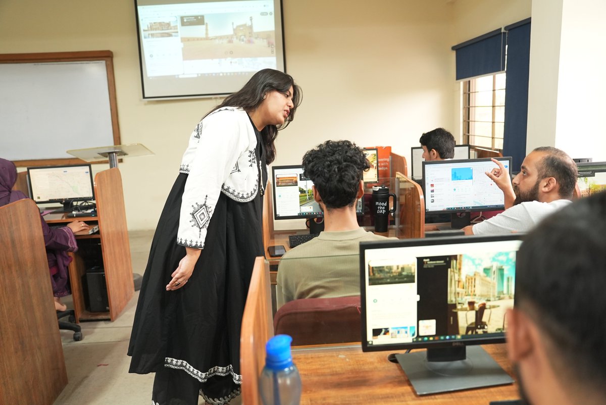 TechValleyPak's tweet photo. Tech Valley, as part of its Digital Sahafat initiative with Google News Initiative, conducted a training at NUML University, Rawalpindi Campus, equipping Media and Communication Studies students with digital journalism skills, information verification, and Google AI tools. https://t.co/KKbbfoSVGE