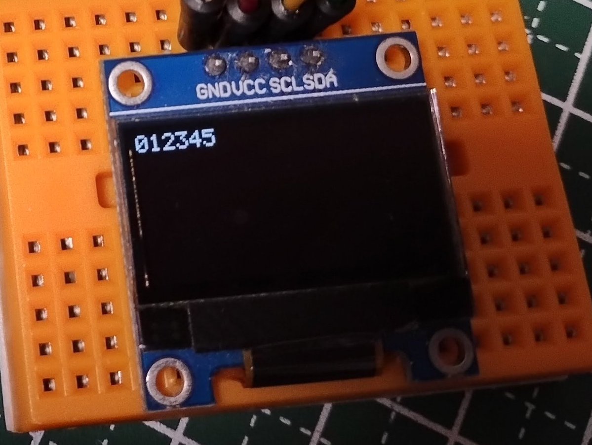 TororoLab's tweet photo. ◆CH552PでOLEDに表示して遊ぶ
・マイコンにI2C機能がないのでソフトI2Cを使用することになります。
・Wire_writeBytes()という関数を使うみたいです。アンダーバーが好きなch55xduino。
・これだけでフラッシュメモリの半分を使っていますが、できるとこまでやってみましょう😃 https://t.co/8oSRoSr4Eo