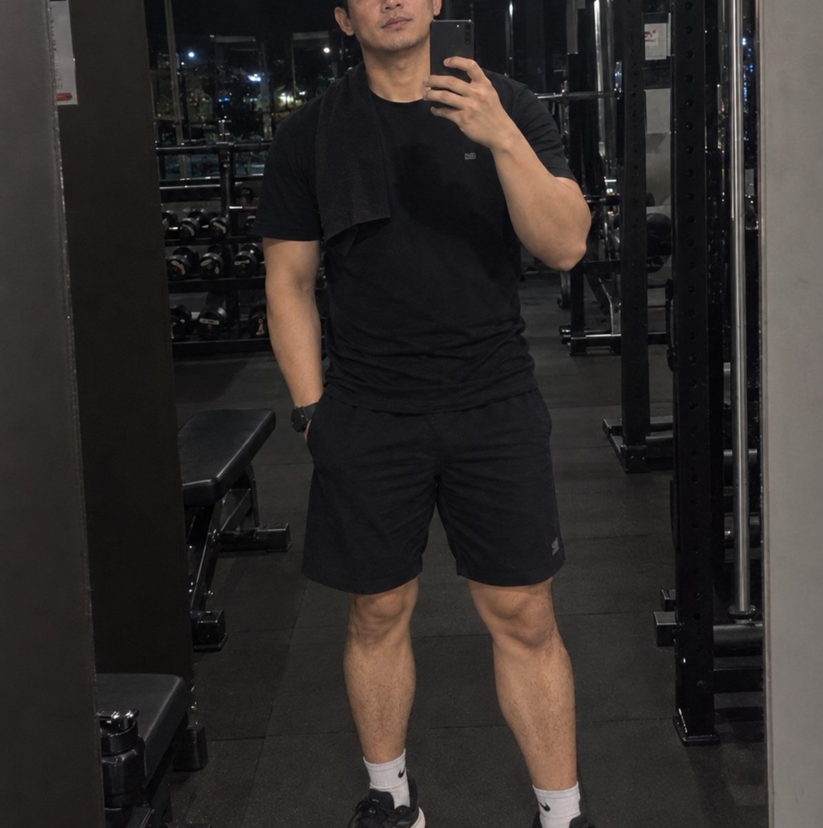 Riocvrh's tweet photo. Late night workout 🌙💪 https://t.co/7d49vF8XLq
