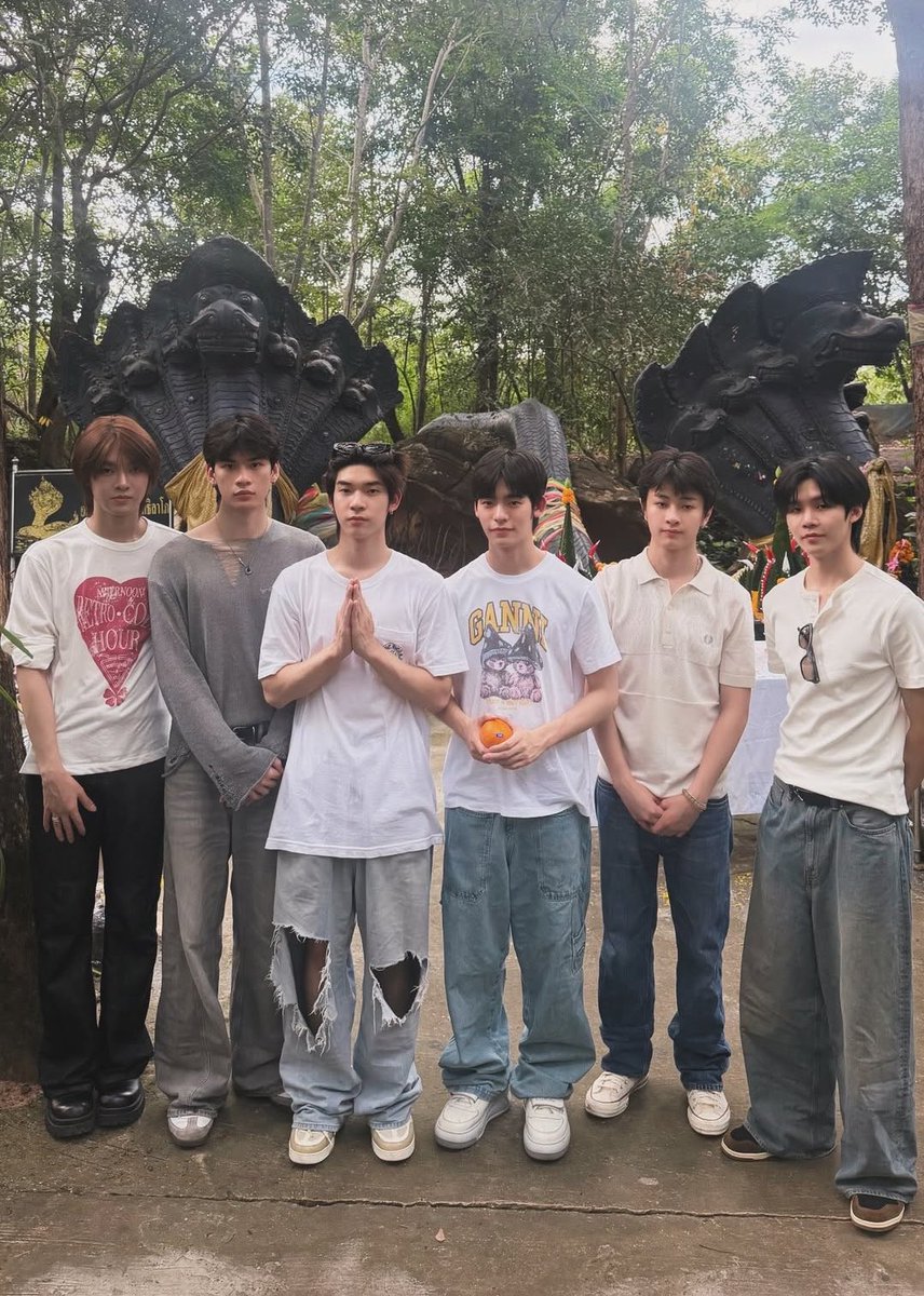 minestarryglow's tweet photo. May everything go smoothly, sathu 🙏🏻 DWY gang ~

#ทริปทำบุญบ้าง https://t.co/aB3Rrz3OcU