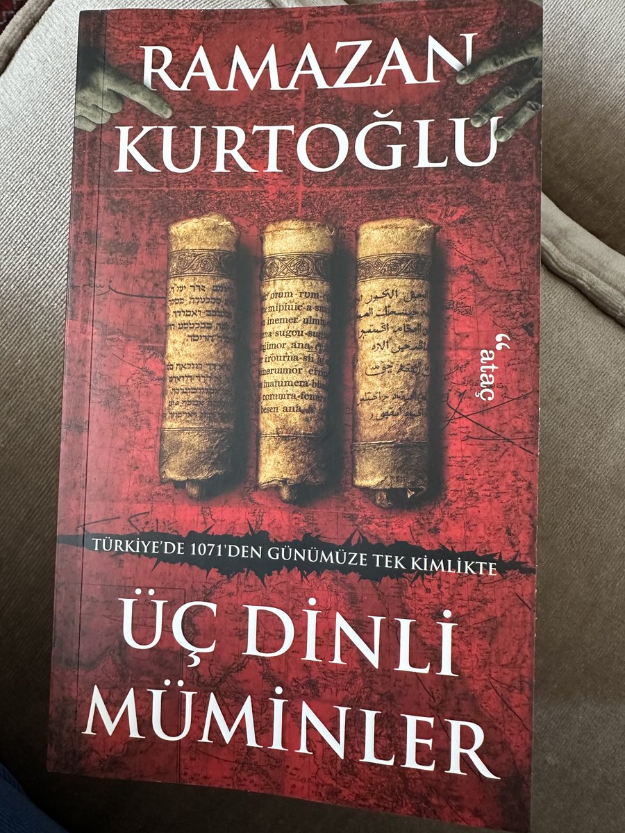 KurtogluKagan's tweet photo. İran-Azerbaycan-Gürcistan ve Türkiye ekseninde olanları doğru anlamak için,Sayın Aliyev in bir konuşması üzerinden  iki devlet tek millet ilişkisini “yük arasında deng öğüterek bozmak” isteyenleri öğrenmek istiyorsanız tarihten bu güne …Bu kitabı okuyunuz! https://t.co/1MyvwtuyJ0