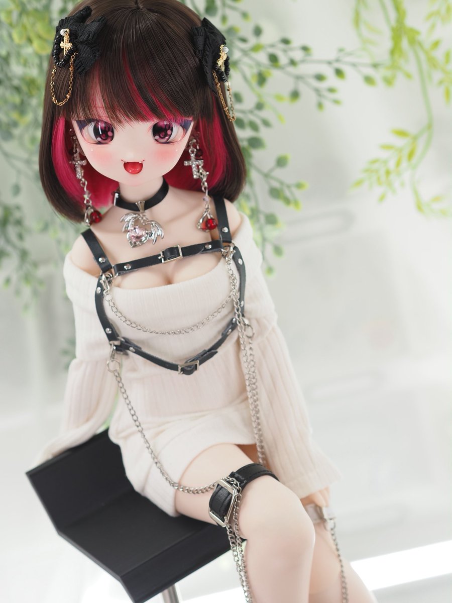 rumbutan41's tweet photo. なんかこう
じゃらじゃらいっぱいつけてるんも
好きなんよなー
チョーカー曲がっちゃったのは
ご愛嬌ってことで https://t.co/boUPEILMqy