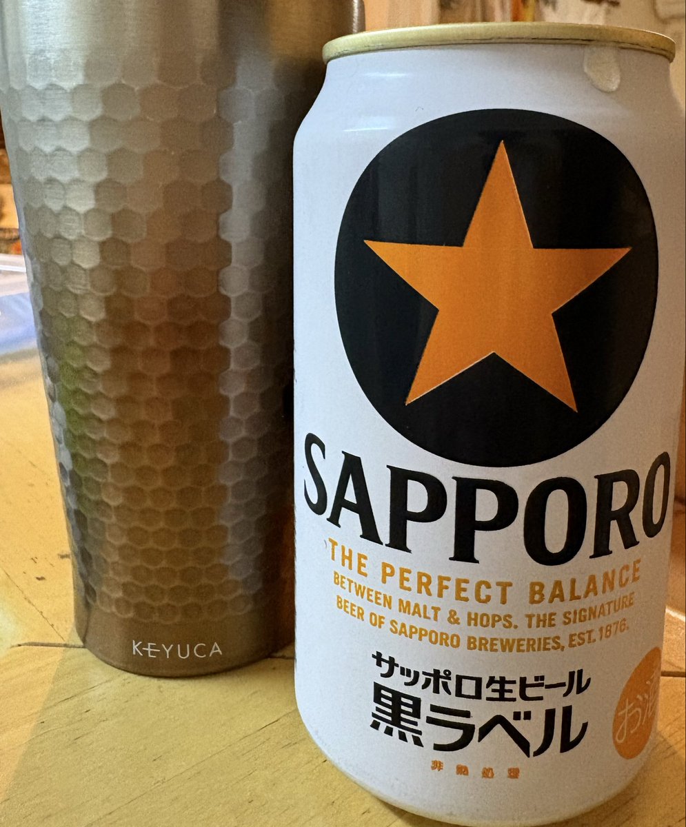nishi_taker's tweet photo. 今日のご褒美BEERは、サッポロ静岡麦酒と黒ラベルで。
何だか飲み比べしてみたくなり。
やっぱり"ふんわりと"と"しっかり"。
いいコンビネーションだったー。
#ご褒美BEER #サッポロ静岡麦酒 #サッポロ黒ラベル https://t.co/vaihOidVA3