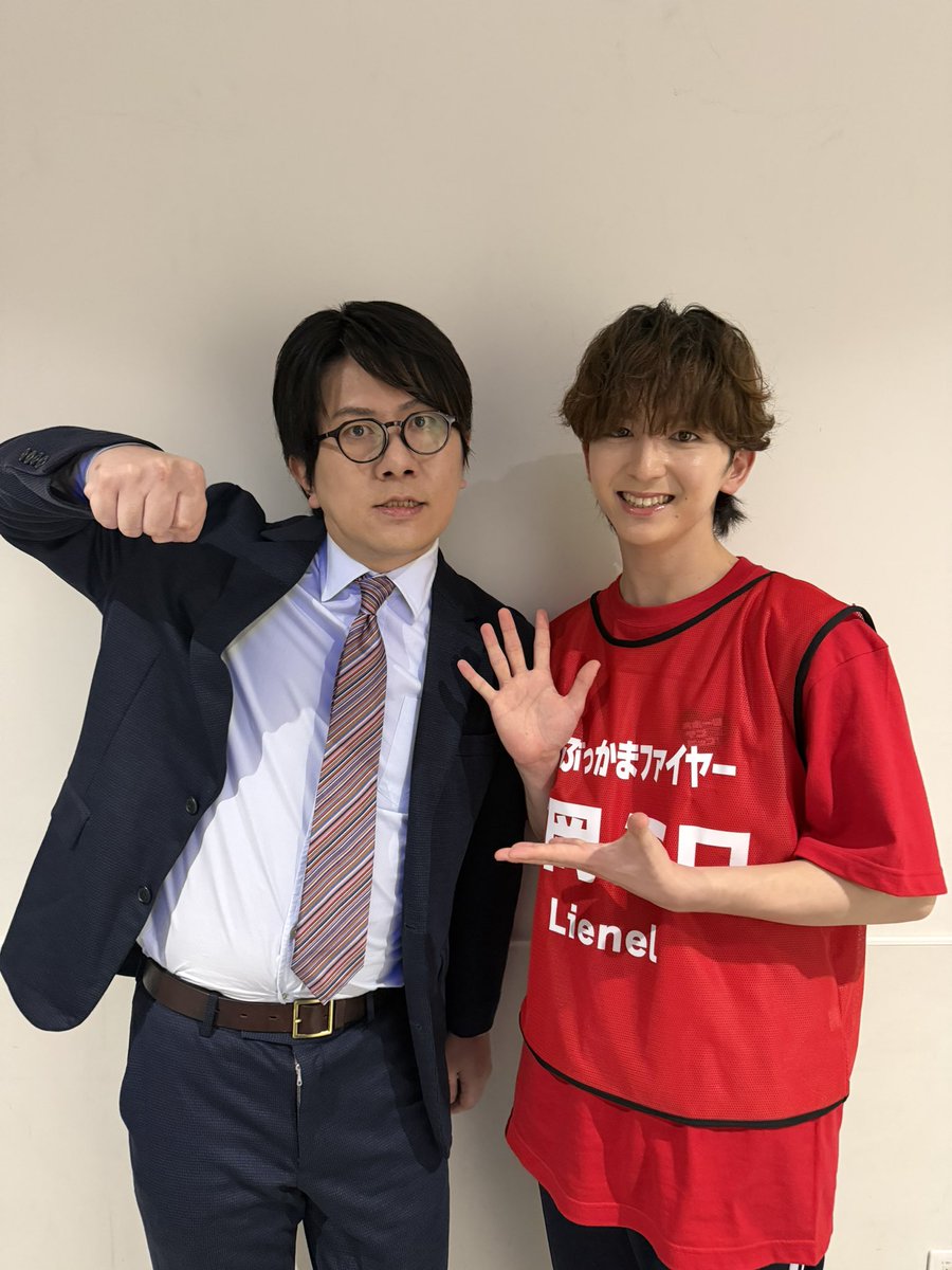 6hachi's tweet photo. #EBiDAN大運動会 にてメンバーとの架け橋になってくれた #高岡ミロ テレビ出演終わりに駆けつけてくれて、大活躍でした…❗️…てかさぁ❗️絡みにいきます❗️ってまさかあそこでぇ⁉️
リョウガともした事ない事しました。配信されるかなぁw
あ、これは彼考案のぶっかまポーズですw（まじありがと）
#Lienel https://t.co/ID5TMsZgpv