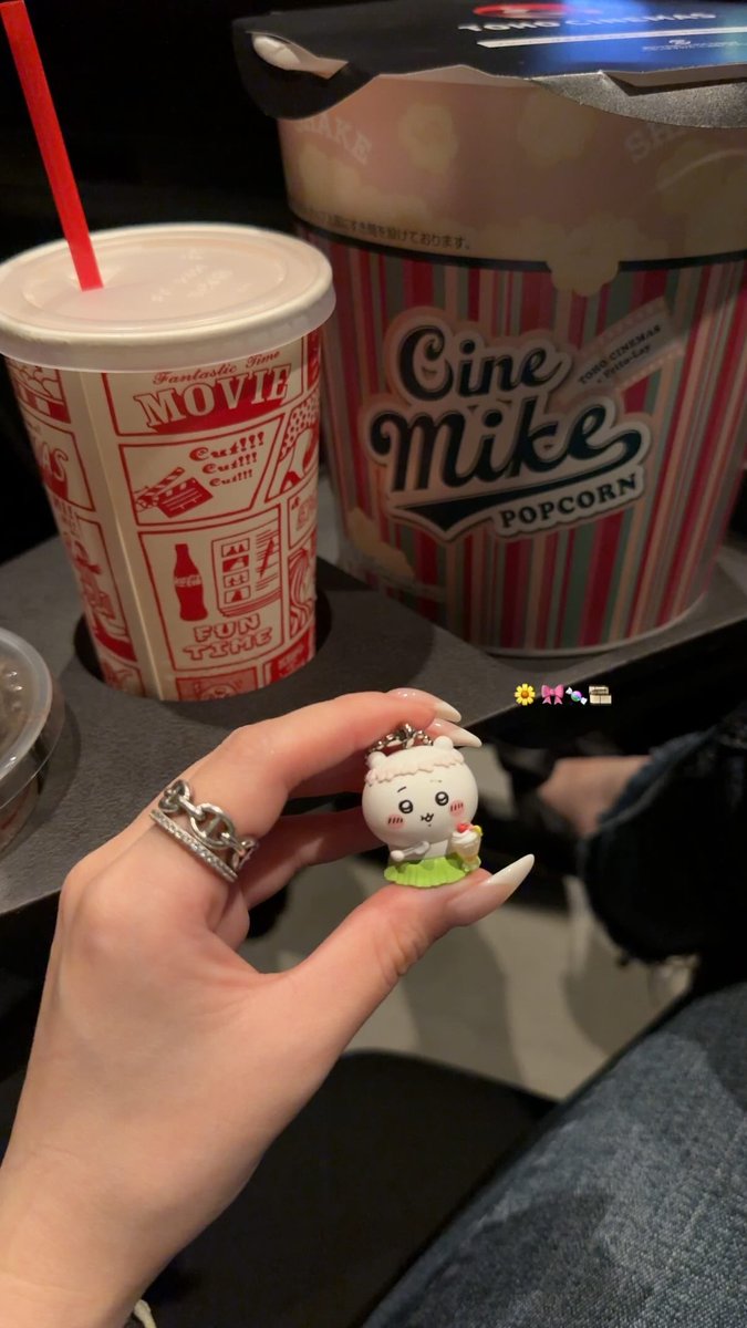 r_uur_uu's tweet photo. ちいかわ観て癒された休日(っ⌯⥿⌯)ᶻᶻᶻ♡ https://t.co/wt0dFlJC3X