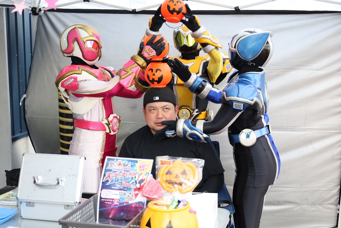 sozyurozukin's tweet photo. 戯れ
 #闇神戦士NEWティア
 #光神戦士NEWリズム
 #闇神戦士NEWエンビー
 #ビッグベイビー
 #スッゲーHALLOWEEN撮影会
 #スゲ株 https://t.co/RRKfTLwPS5
