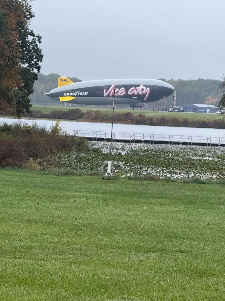 TexFunz2's tweet photo. A new Vice City livery on Goodyear Blimp seen in Florida.

https://t.co/bwhmoMC1cx

Source: Cecil Richmond (Facebook) https://t.co/l2IVbrH6R6