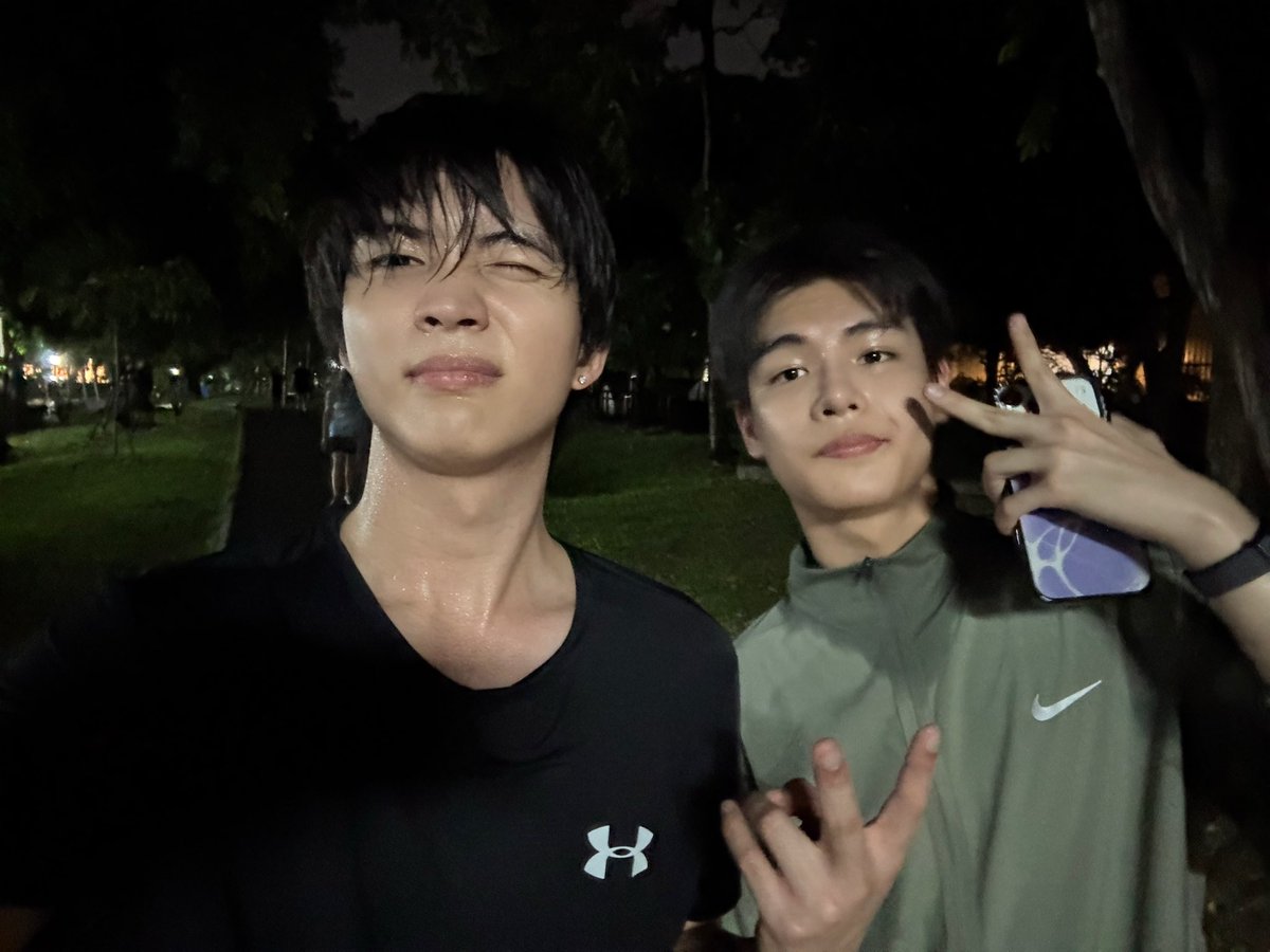 golfpasatorn's tweet photo. สาดไปสมาซิกกกก https://t.co/mvHTmcxRcq