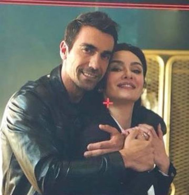 cristimhs's tweet photo. @EzelPorSiempre Buen día @EzelPorSiempre que tengas una linda semana... #AsFer lunes de buenos recuerdos #SiyahBeyanAşk https://t.co/3wIcmBmP3x