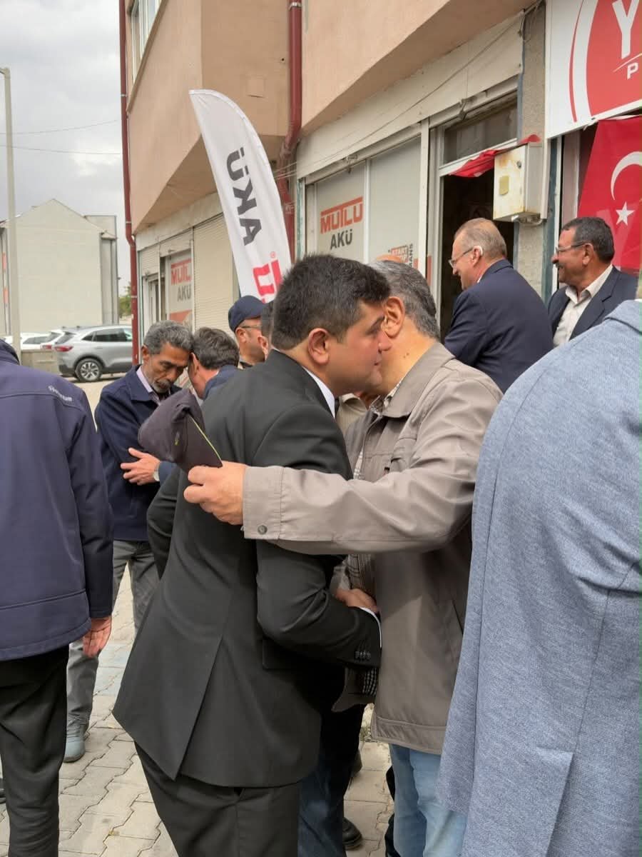 _ahmettyigitt's tweet photo. Kadınhanı’nda kıymetli partililerimizle bir araya geldik. İlgi, samimiyet ve destekleri için gönülden teşekkür ediyorum.

Sorumluluk almak ve birlikte başarmak için yola çıktık!

Birlikte güçlenecek, birlikte başaracağız.

Ahmet YİĞİT
Yeni Parti Konya İl Başkan Adayı https://t.co/zHn3WHtrf5