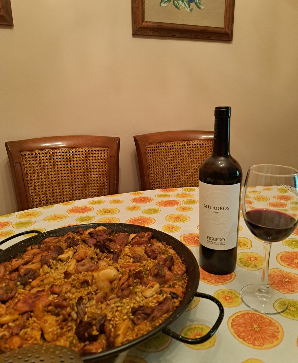 luciadomin1's tweet photo. Hoy amerita la comida española por excelencia, con un fantástico vino.
#12Octubre
#FiestaNacional
#VivaEspaña
#SeanFelices https://t.co/WUSCQ70qEQ