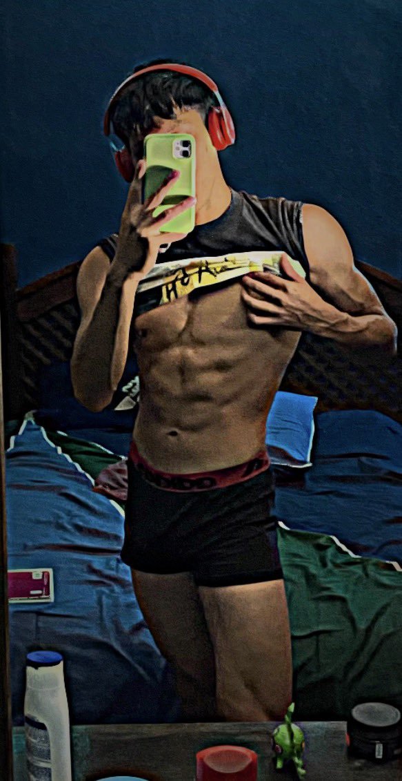 Timoteoe9rg's tweet photo. Feliz inicio de semana 😋🔥 https://t.co/yID1M7jPFj