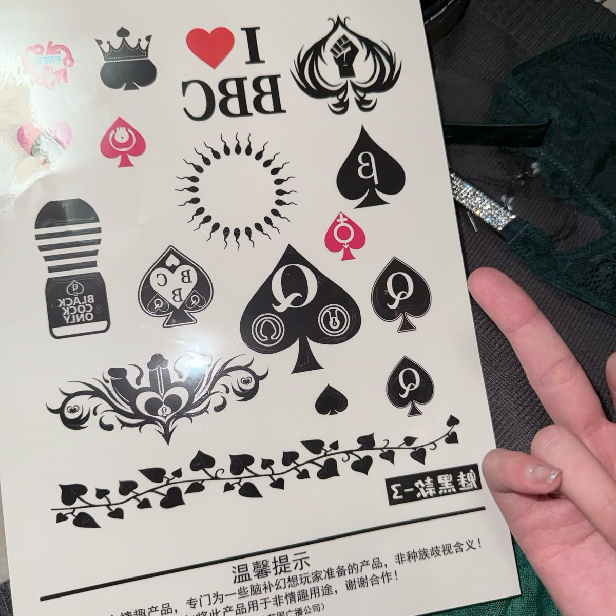 tuOUO_11's tweet photo. 感觉最近解锁了新大陆，突然一下子有好多喜欢辱骂的“粉丝”找上了我（？不太好像以前那样叫老大感觉怪怪的）还是第一次遇到这种要求完全什么都不懂啊！！甚至还有老师找我定了辱骂的视频😱如果有老大会感兴趣的话可以联系我…！🥺 https://t.co/yWrl1Lyips
