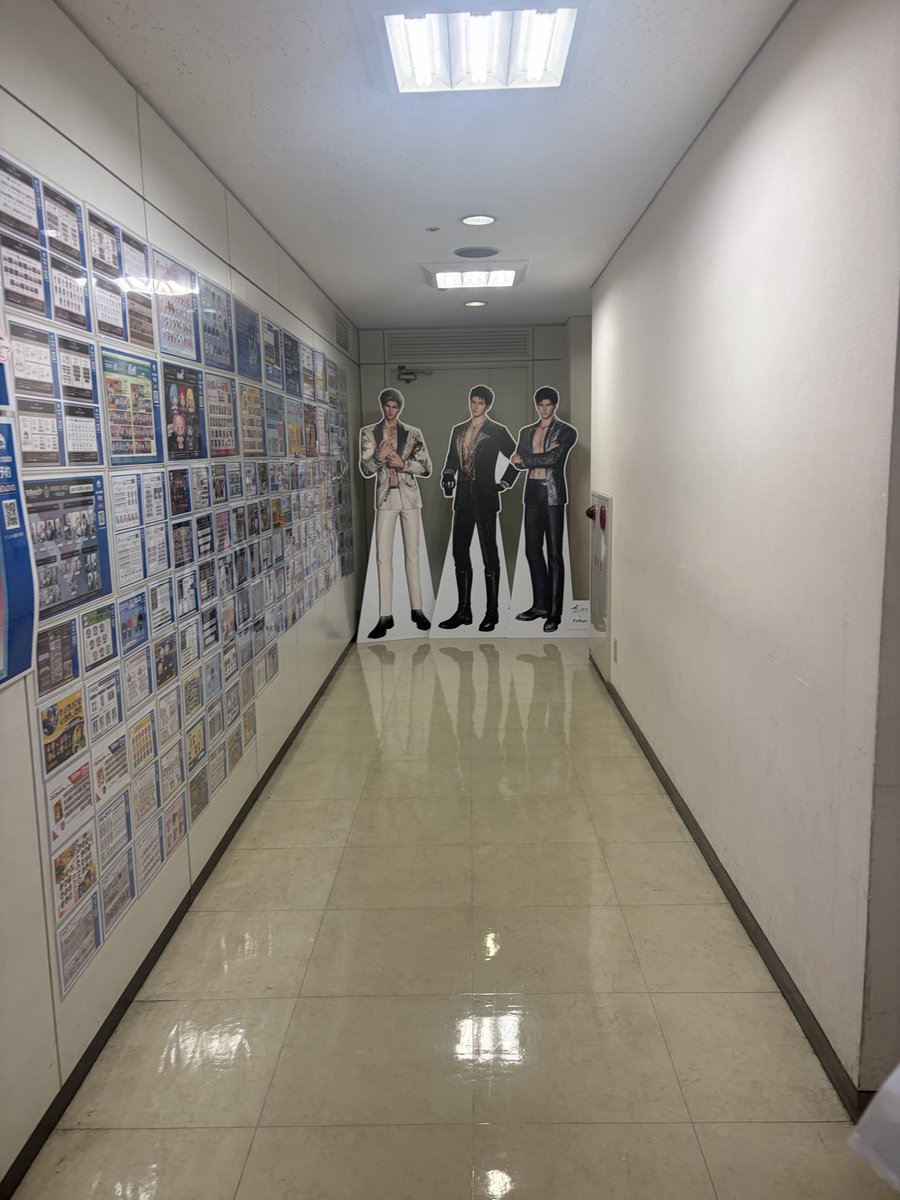 nesan_hmn's tweet photo. 金山のアニメイトエレベーター出たらこれで笑っちゃったww https://t.co/U6KQzxMDhe