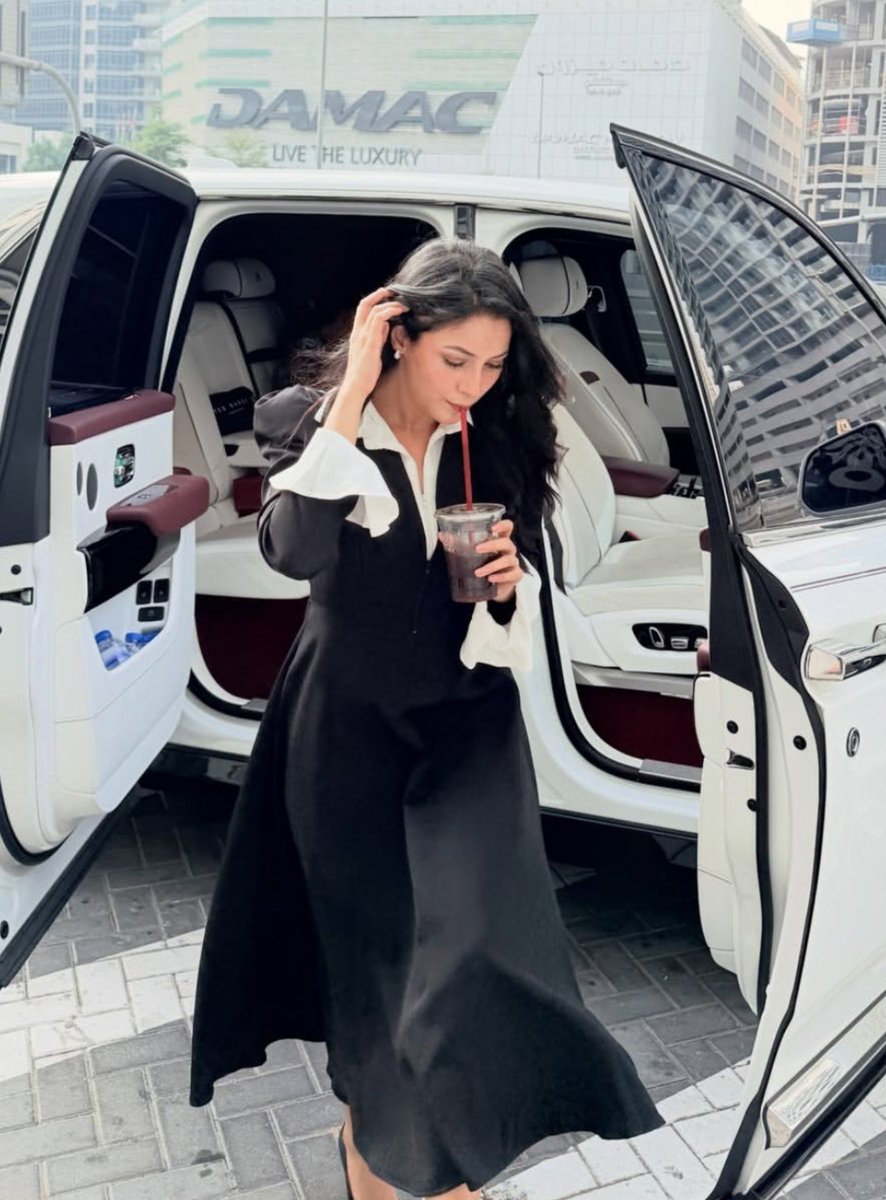 iBeingAman's tweet photo. Shehnaaz Gill Latest From Dubai 😍 Enjoying her time ... Keep updating us 😁❤️ 
 ✓ @ishehnaaz_gill #ShehnaazGill ✓ https://t.co/27K4j8Op1Y