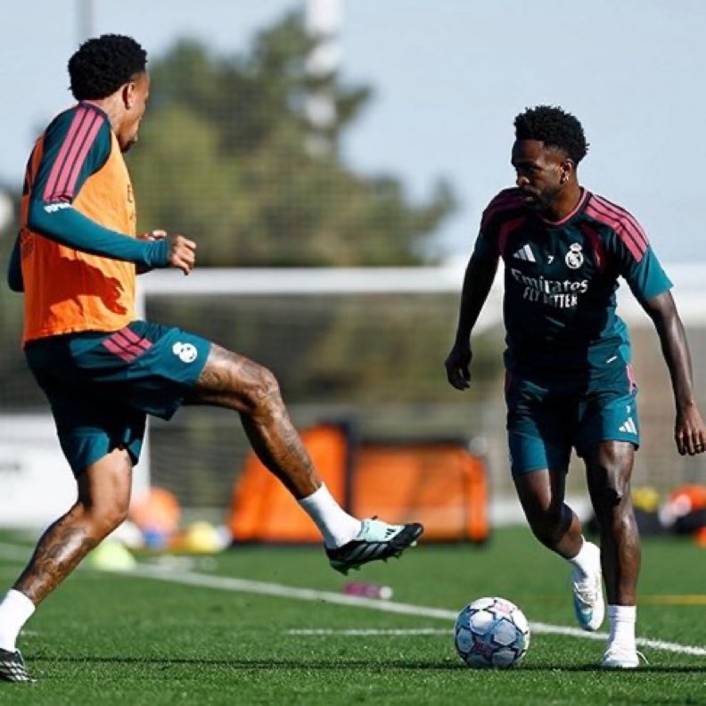 RealCyrus21's tweet photo. Éder Militão is BACK in team training. https://t.co/DsAOji7EZl