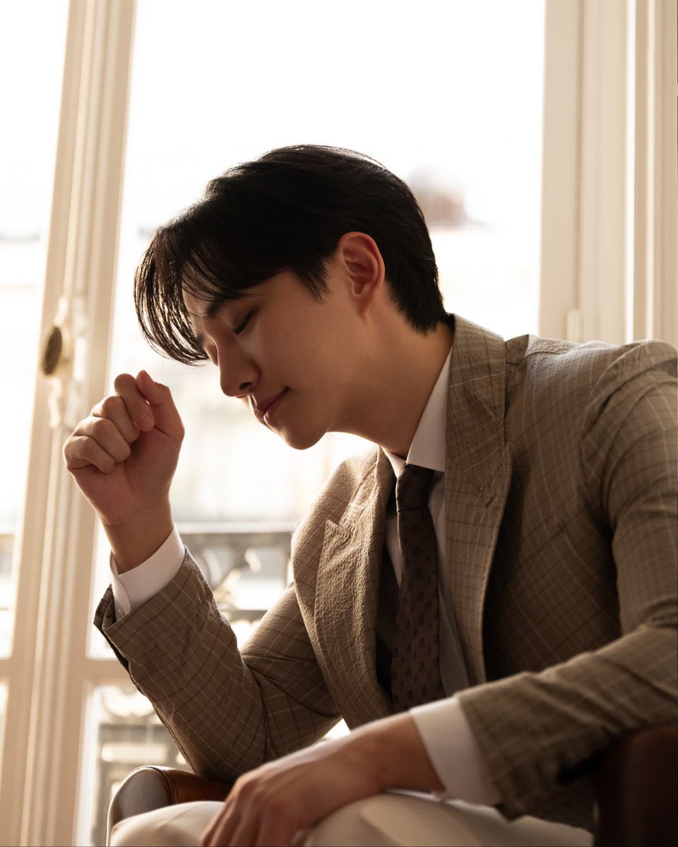 le2jh_vicky's tweet photo. @berluti @dlwnsghek 261012 21:00:05 cosmopolitan_tw instagram3️⃣
https://t.co/ao9witu84r
#이준호 #LEEJUNHO
#BERLUTI #벨루티
#BespokeCampaign https://t.co/q6AEzCBZVx