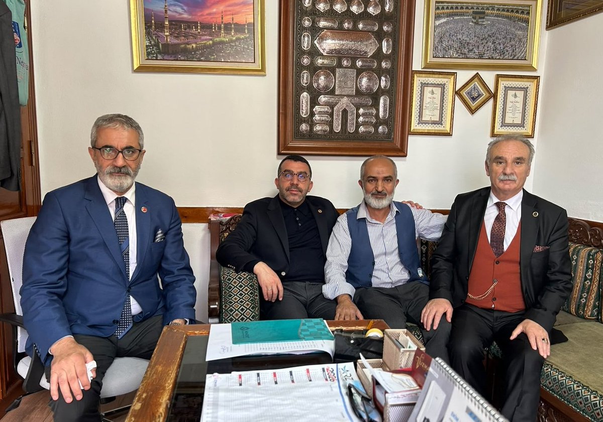 Ademcalkin's tweet photo. ▪️Gönüller Sultanı Hacı Bayram-ı Veli Hazretlerinin türbesini ziyaret ederek, Hacı Bayram-ı Veli Yardımlaşma Derneği Başkan Yardımcımız Ercenk Yılmaz'ın, Selami Sağlık ve Seyfettin Düzçay ile birlikte misafiri olduk. Dernek faaliyetleri hakkında bilgi aldık.

Derneğimize hizmetlerinde ve çalışmalarında kolaylıklar diliyorum.