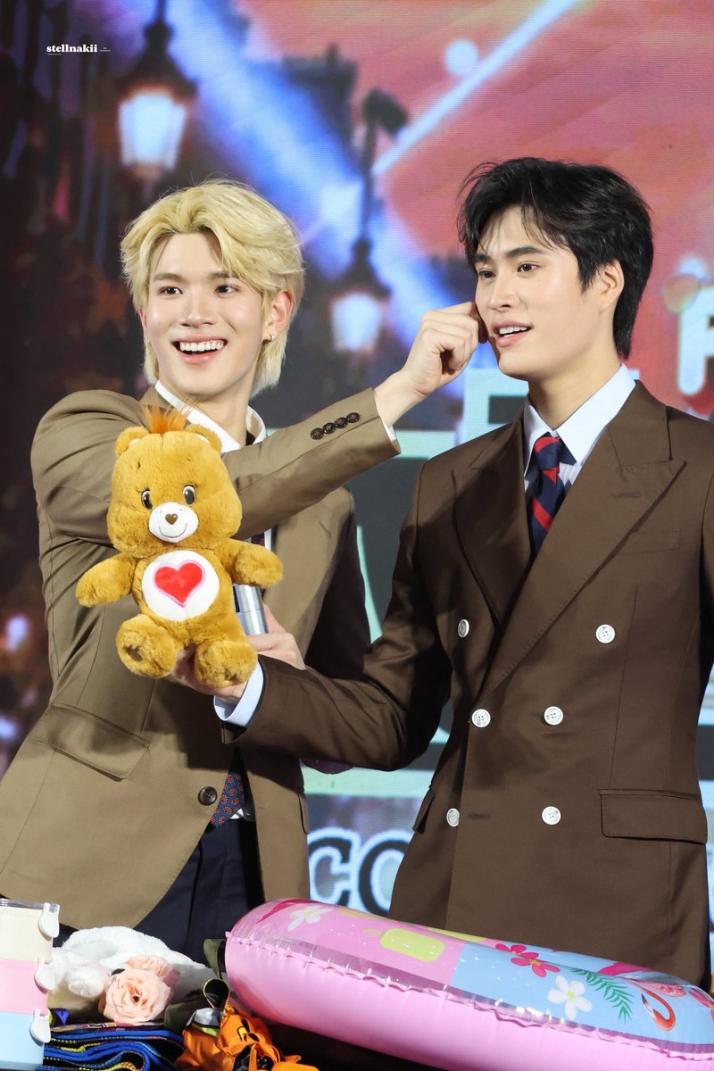 APHIN_NAKA's tweet photo. "ถ้าน่ารักแบบเนี้ยไม่ไหวแล้วหละ"

"อยากจะหยิกเธอสักทีสักที"

//อ๋อไปถ่าย mv มาแล้วอยากหยิกแก้มสักทีเป็นงี้นี่เอง เคๆเลยแก🤏🏻 https://t.co/8UzcGdAAgr