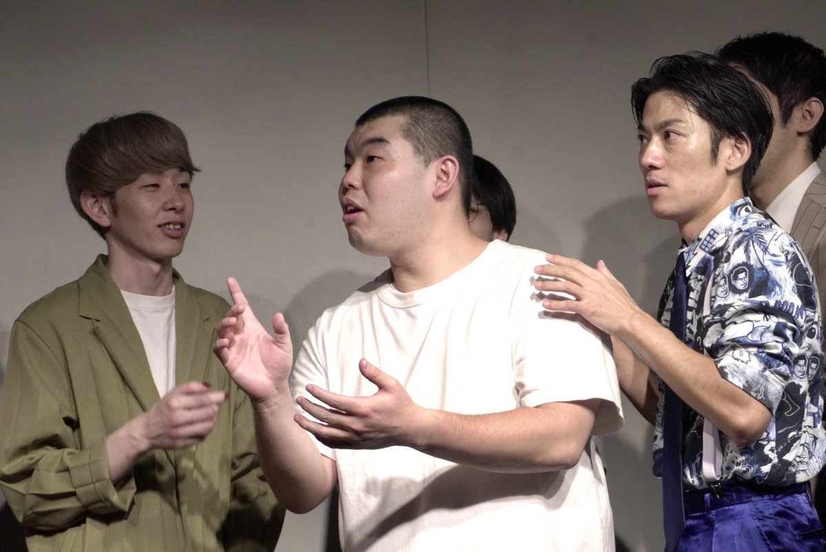 prprmmkn's tweet photo. バティオスで#ワイガヤ《2部》　YouTubeに上がってるコントを生で見られて嬉しすぎたし、顔が面白すぎてめちゃくちゃ笑った🥹中MCで野尻さんが考えてきたゲームを皆でやってみる事に！おにぎりくんは「アルマゲ"トン"」と言ったから帰らされてたし、桃沢さんは最新の歌を答えられていて凄かったなあ👏🏻 https://t.co/Q4cLnXkzbh