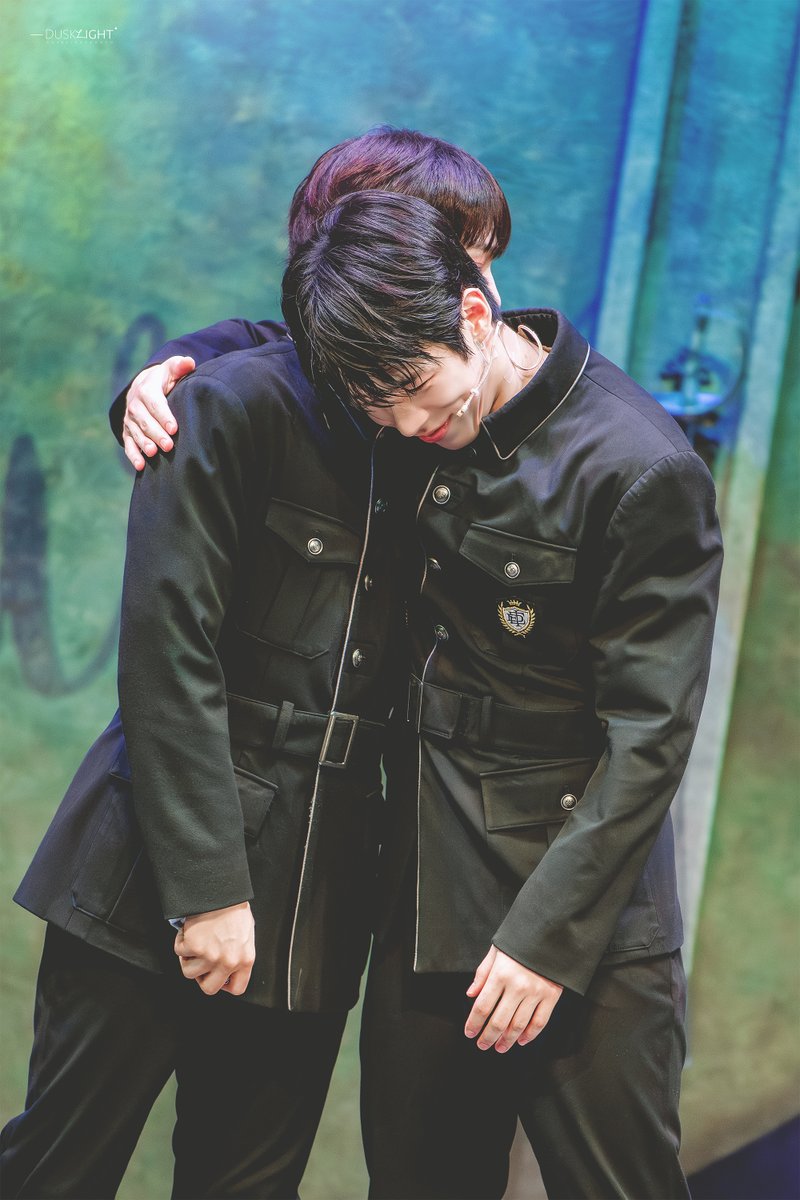 Dusklight_photo's tweet photo. 261011 뮤지컬 비더슈탄트 무대인사
매그너스 役 황순종

평화를 찾은 매그너스 https://t.co/6pNGF95J8x
