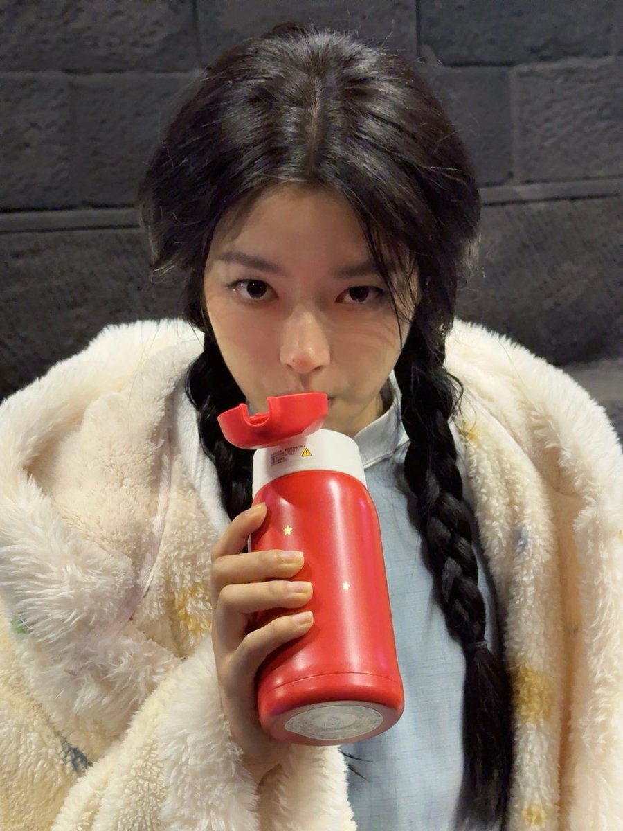 lukeluan_'s tweet photo. my little bunny #thelamentofautumn 🐰 https://t.co/7uAEUqAU8M