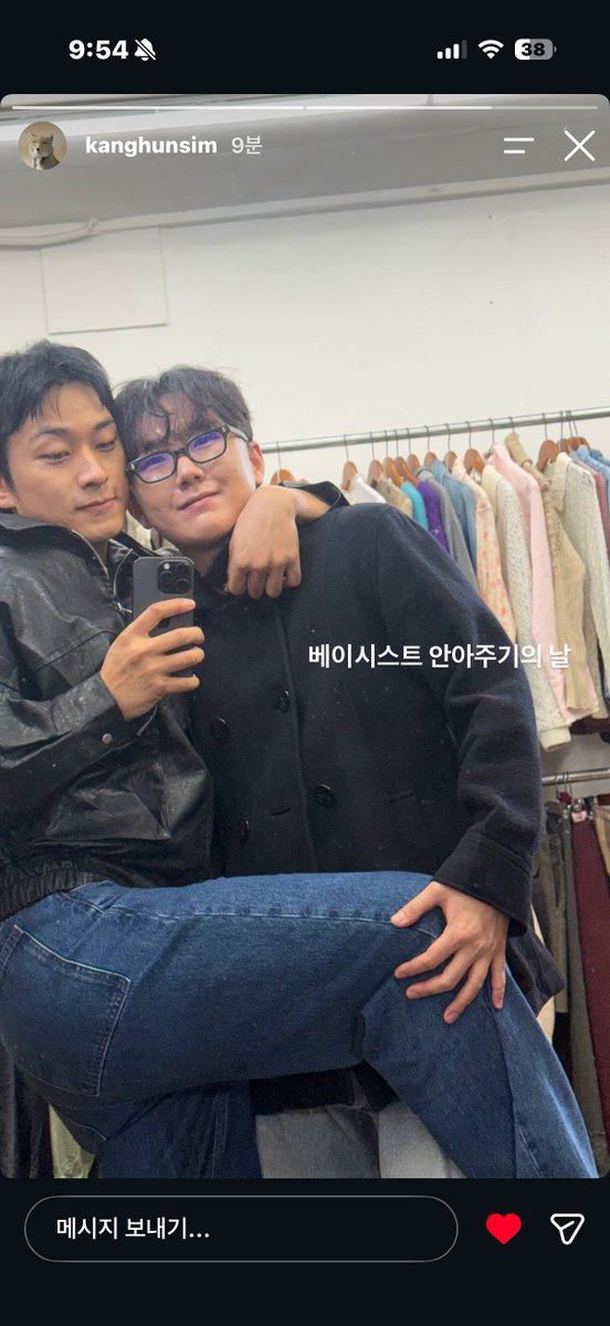 4lolet's tweet photo. 누가 안긴거지 지금 https://t.co/Xr2dlvNVmH