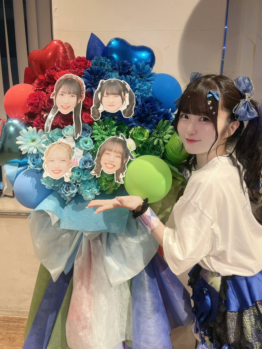 minicha_kaha's tweet photo. ＼ミニワチャ 2nd ワンマンライブ／
来てくれたみんな本当にありがとう😭🙏🏻💙

素敵なフラスタでぱしゃり📸♡愛

#ミニワチャぶち上げ1012 
#ミニワチャ https://t.co/9d6E2R5DnU