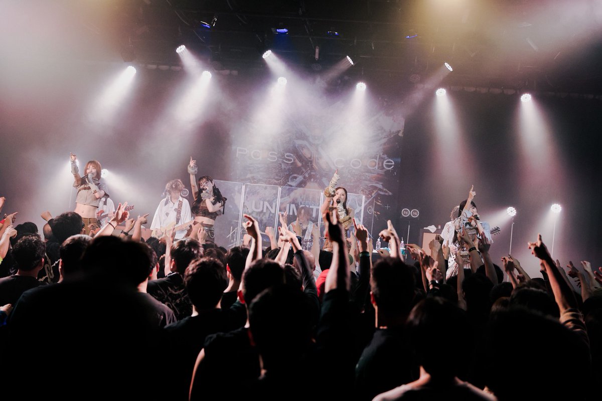 passcodeO's tweet photo. 10/12(月・祝)
''PassCode UNLIMITED X'' 
at 新潟・NIIGATA LOTS

ありがとうございました⚡️

次回は、
10/17(土) 
''PassCode UNLIMITED X''
山形・ミュージック昭和Sessionにて！

photo by @mini12du 

一般販売受付中！
各地残りわずか！まだの方はお早めに⚡️
※VIP UPGチケットのみではご入場いただけません。必ず入場チケットもご購入ください。
イープラス：https://t.co/EN9EGey0T1
ローソン：https://t.co/tFph9BrZil
ぴあ：https://t.co/RtRvOEMNLd

#PassCode #PC_UNLIMITEDX