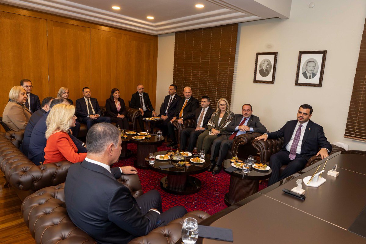 OnurEmrahYILDIZ's tweet photo. İzmir için yeni ve güçlü bir hizmet döneminin başlangıcında, Büyükşehir Belediye Başkanımız Sayın Cemil Tugay'ı makamında ziyaret ettik. 

AK Parti Genel Sekreterimiz ve İzmir Milletvekilimiz Eyyüp Kadir İnan; İl Başkanımız Sayın Bilal Saygılı, Milletvekillerimiz Sn. Ceyda Bölünmez Çankırı, Sn. Mahmut Atilla Kaya, Sn. Şebnem Bursalı Aksoy, Sn. Yaşar Kırkpınar, Sn. Mehmet Ali Çelebi, Sn. Mustafa Bilici ve Foça Belediye Başkanımız Sn. Saniye Fıçı, Menderes Belediye Başkanımız Sn. Asuman Şen, İZBB AK Parti Grup Başkan Vekilimiz Sn. Hakan Yıldız, İl Kadın Kolları Başkanımız Sn. Emel Dalkıran ve İl Gençlik Kolları Başkanımız Sn. Mehmet Emin İçelli ile birlikte gerçekleştirdiğimiz ziyarette tek gündemimiz; İzmir ve 30 ilçemizin geleceğiydi.

Sayın Başkanımıza ev sahipliği ve nezaketi için teşekkür ediyor; başarılar diliyoruz.