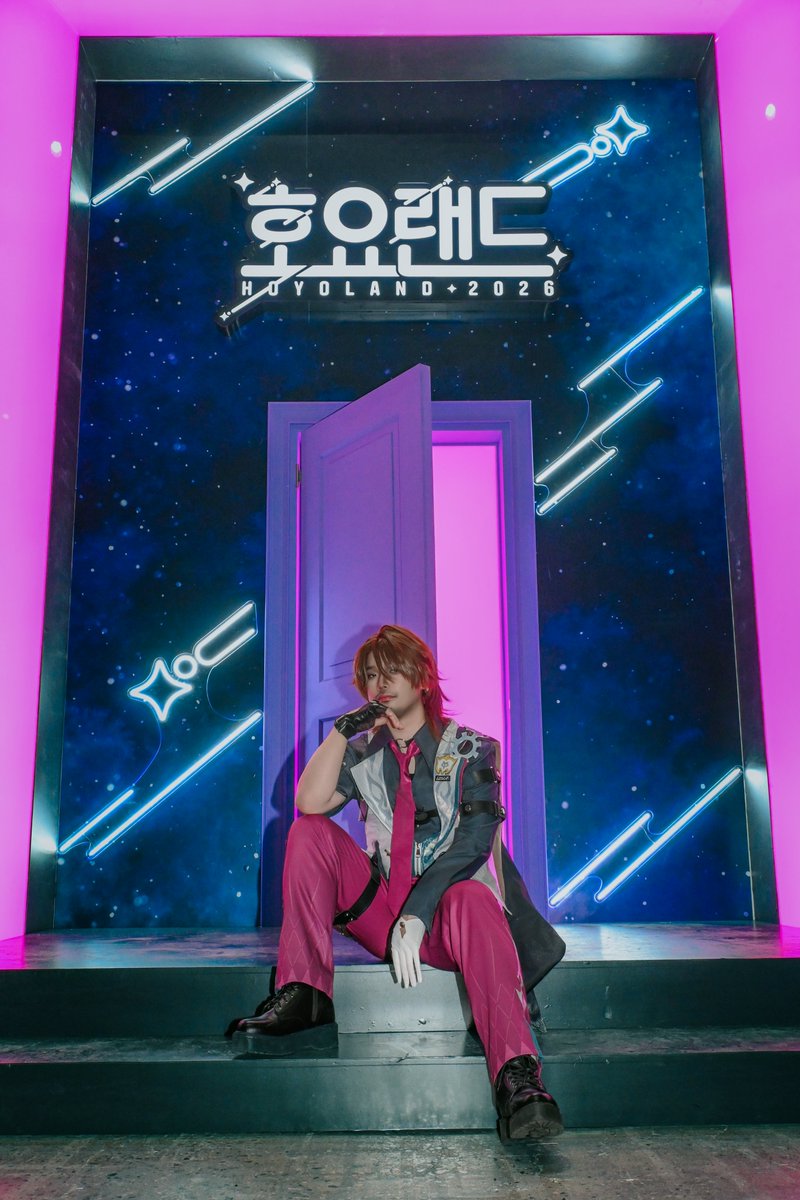 todays_ishmael's tweet photo. #호요랜드2026 #HOYOLAND2026 
#HonkaiStarRail #붕괴스타레일     

261004 호요랜드   
붕괴 : 스타레일 - 갤러거      

"왔군? 좀 더 가까이 와봐."  

--      

📷 - @daho_tea https://t.co/M4xZ18Uc1p
